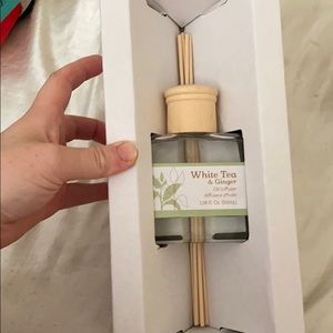Rosy rings white tea and ginger oil diffuser